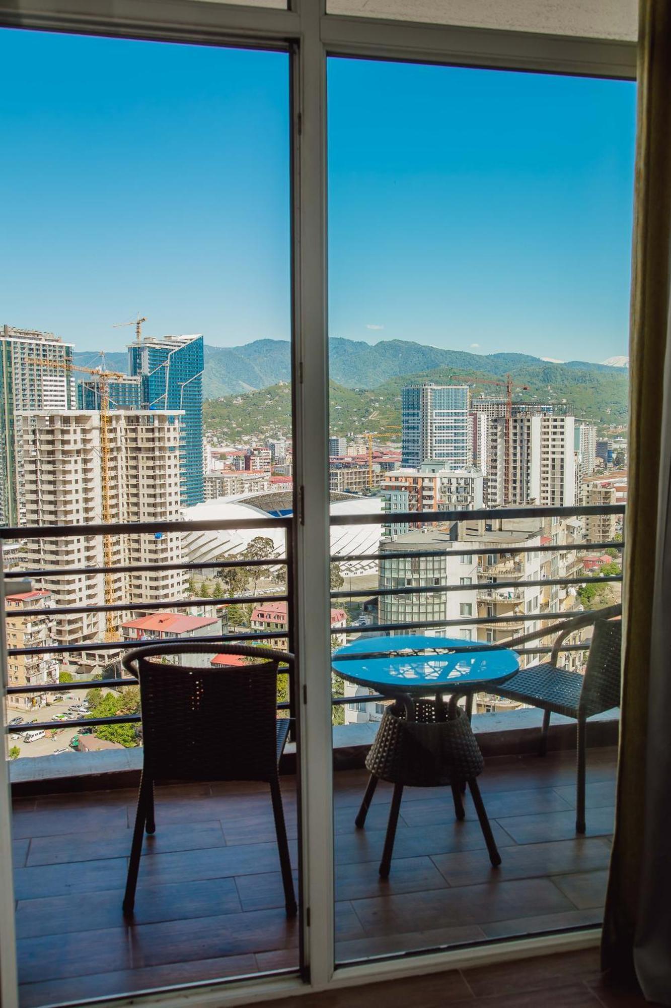 Happy Apartments บาทูมิ ภายนอก รูปภาพ